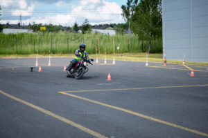 nauka jazdy prawo jazdy kat a a1 a2 am motocykl mikołów tychy łaziska orzesze plac manewrowy L łuk