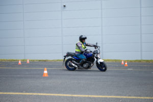 nauka jazdy prawo jazdy kat a a1 a2 am motocykl mikołów tychy łaziska orzesze plac manewrowy L łuk